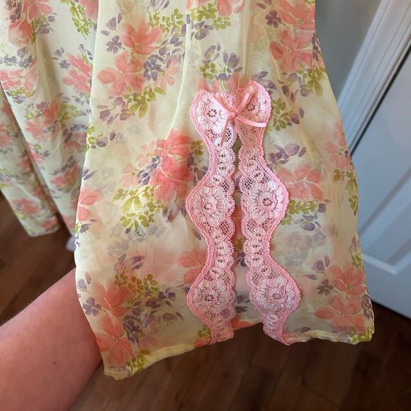 Sheer Flower and Lace Kimono - Picture 8 of 11